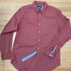Banana Republic Men's Button Down in Coral; Camden Fit; Custom Wash; Size L